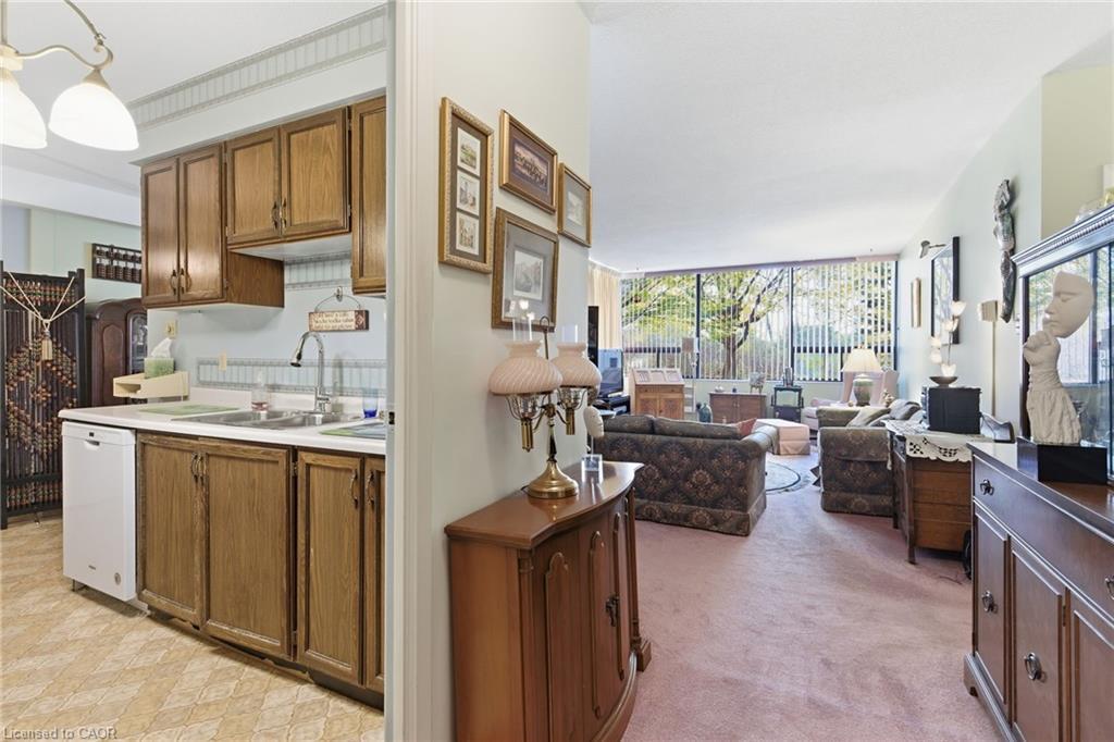 101-190 Highway 20 W, Pelham, ON - Indoor Photo Showing Kitchen