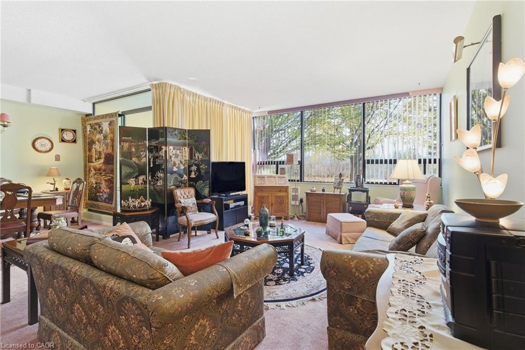 101-190 Highway 20 W, Pelham, ON - Indoor Photo Showing Living Room