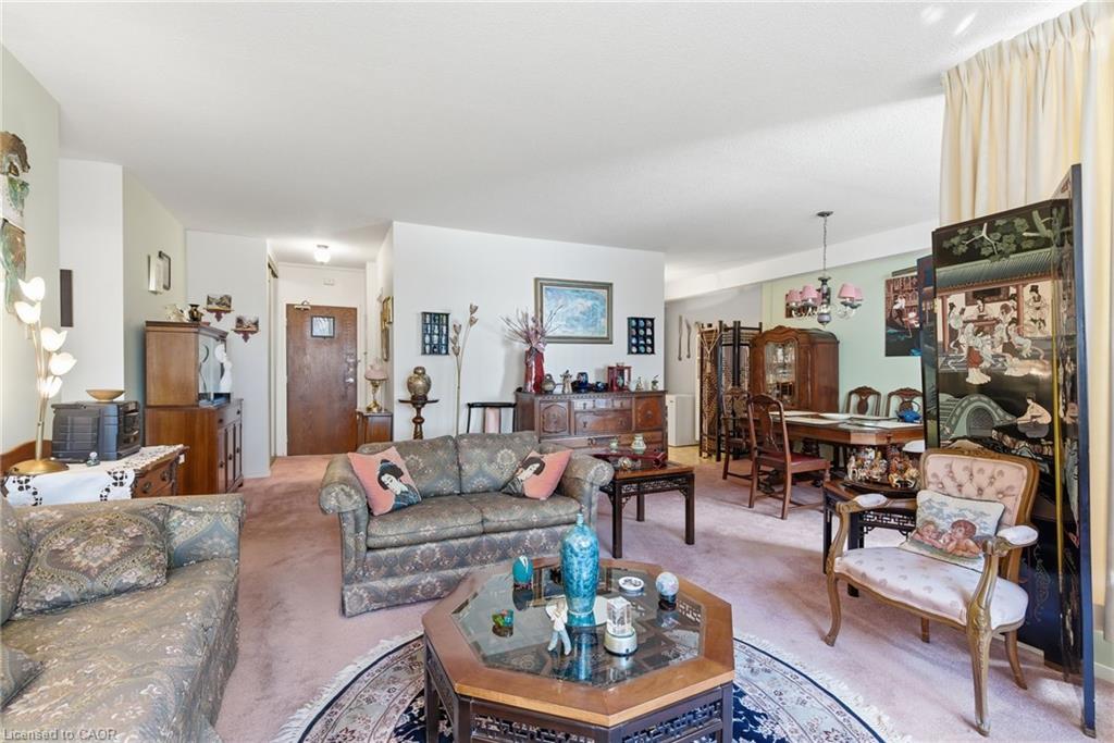 101-190 Highway 20 W, Pelham, ON - Indoor Photo Showing Living Room