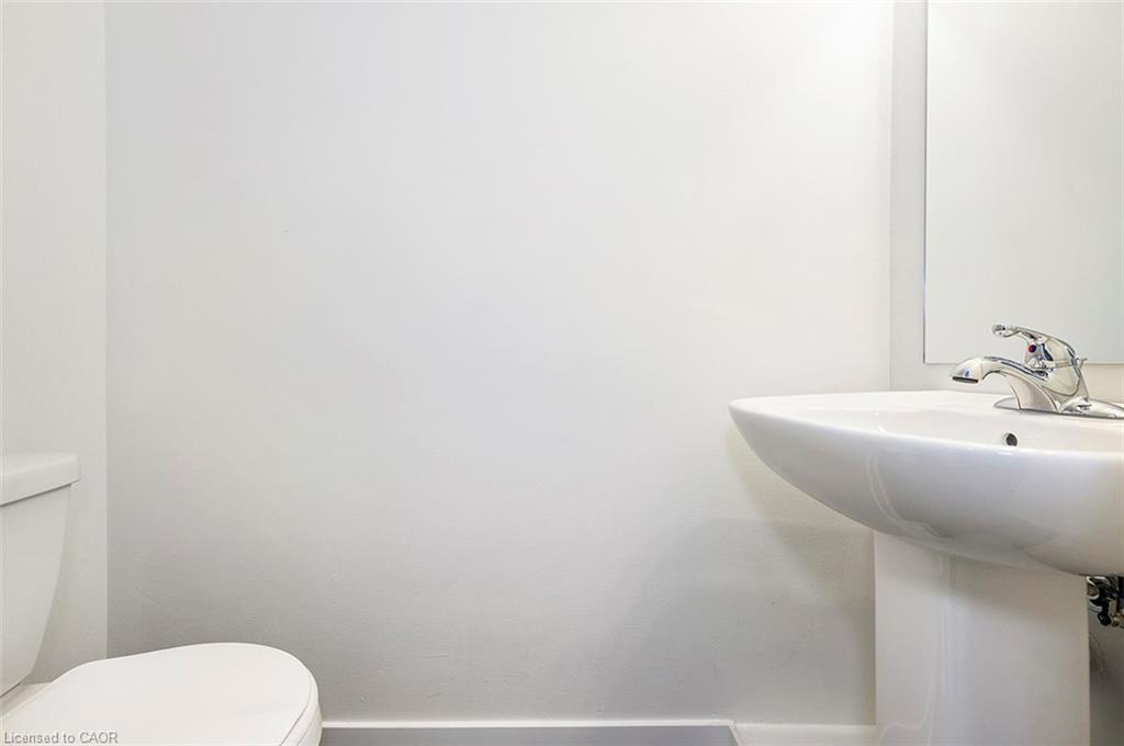 59 Woodman Drive, Hamilton, ON - Indoor Photo Showing Bathroom