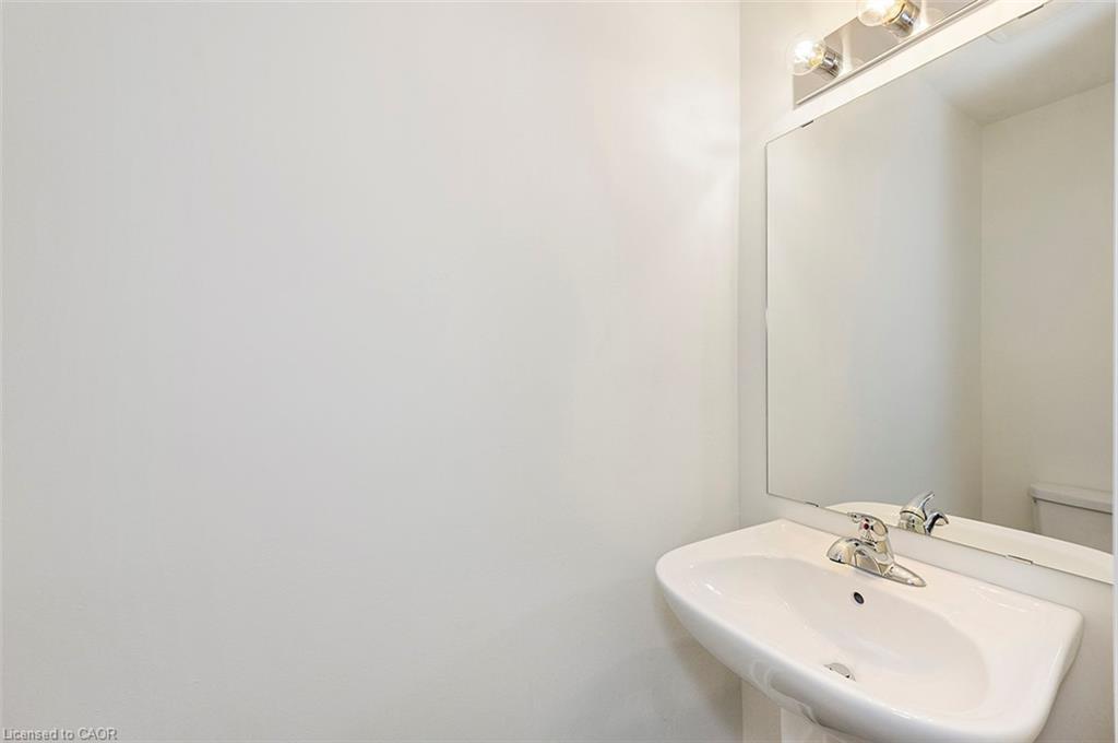 59 Woodman Drive, Hamilton, ON - Indoor Photo Showing Bathroom
