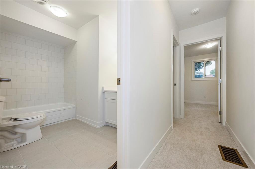 59 Woodman Drive, Hamilton, ON - Indoor Photo Showing Bathroom