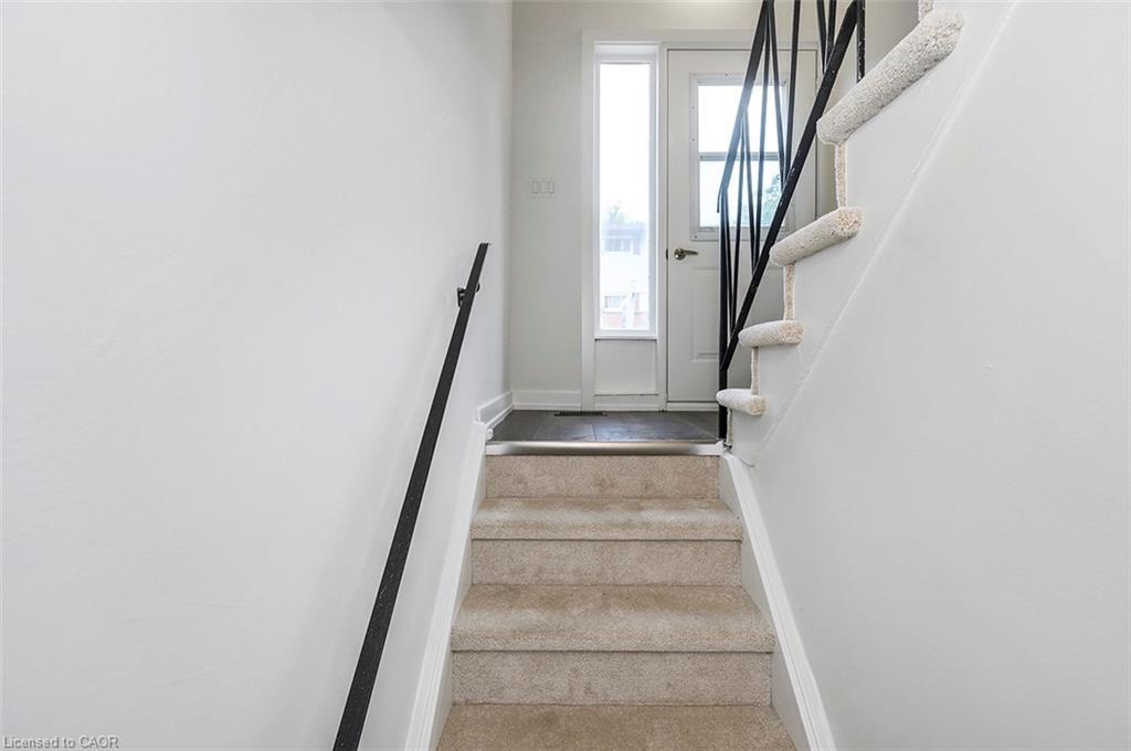 59 Woodman Drive, Hamilton, ON - Indoor Photo Showing Other Room