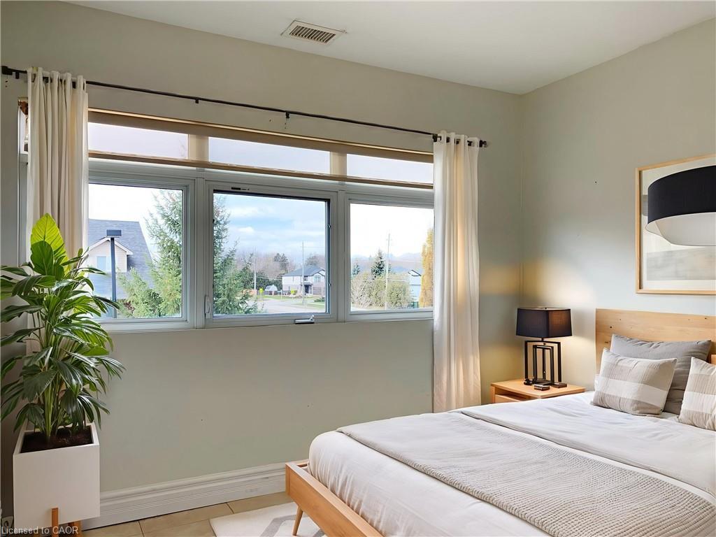 202-685 Myers Road, Cambridge, ON - Indoor Photo Showing Bedroom