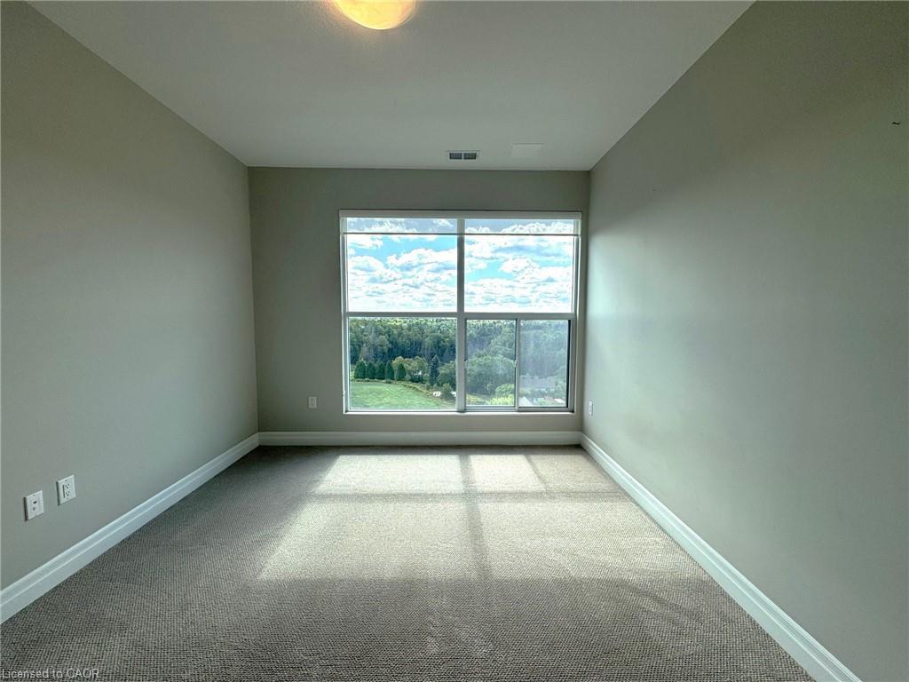 1003-1880 Gordon Street, Guelph, ON - Indoor Photo Showing Other Room