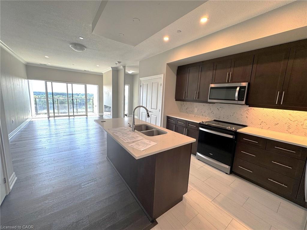 1003-1880 Gordon Street, Guelph, ON - Indoor Photo Showing Kitchen With Double Sink With Upgraded Kitchen