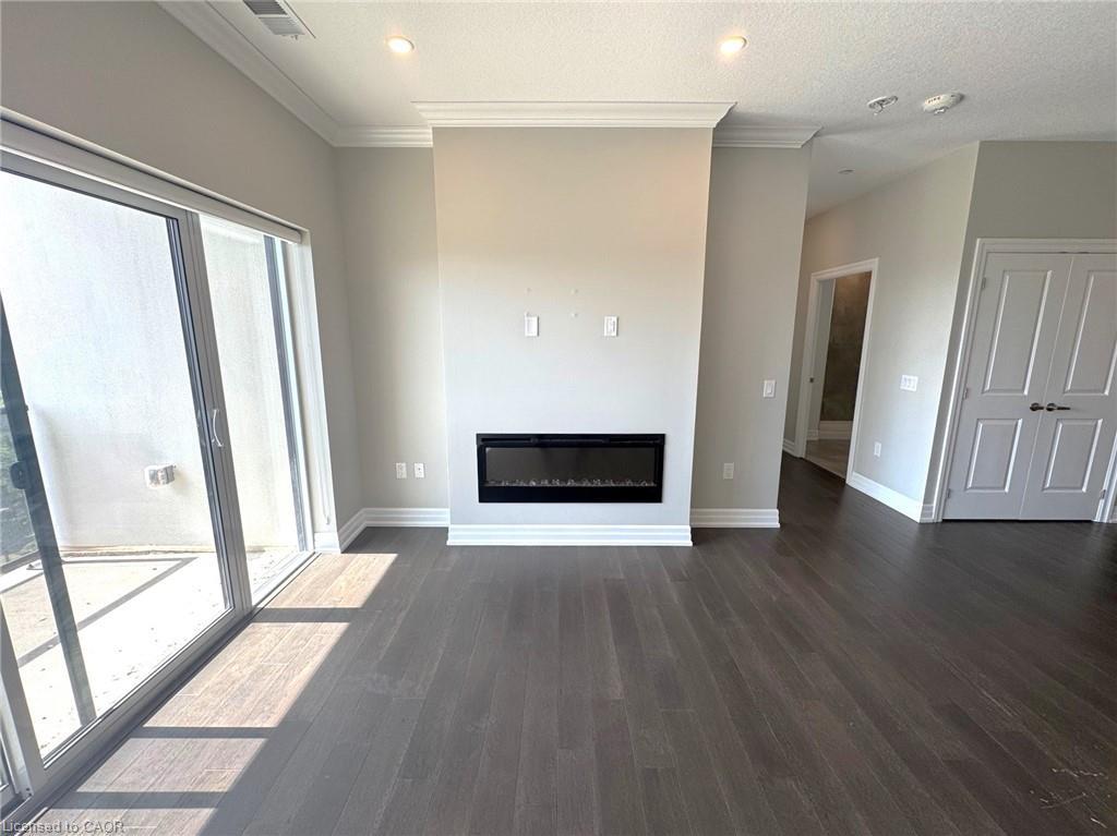 1003-1880 Gordon Street, Guelph, ON - Indoor Photo Showing Living Room With Fireplace