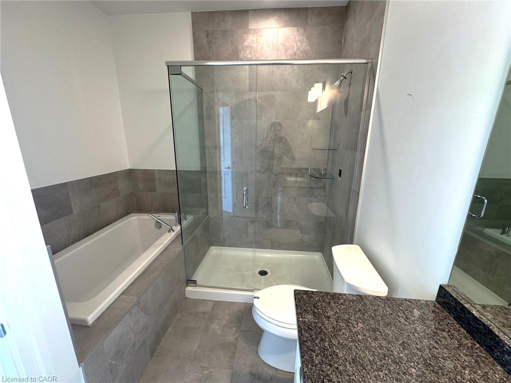 1003-1880 Gordon Street, Guelph, ON - Indoor Photo Showing Bathroom