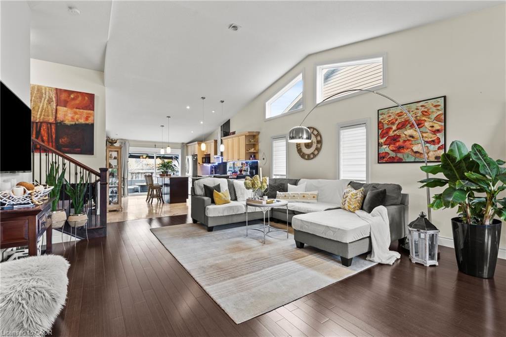 9147 Hendershot Boulevard, Niagara Falls, ON - Indoor Photo Showing Living Room