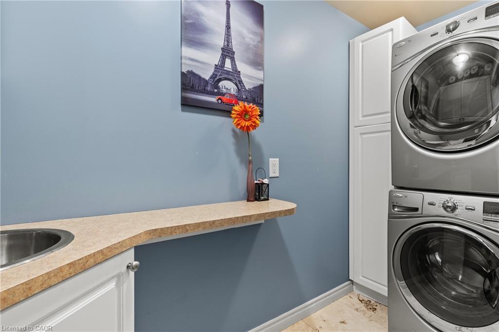 9147 Hendershot Boulevard, Niagara Falls, ON - Indoor Photo Showing Laundry Room