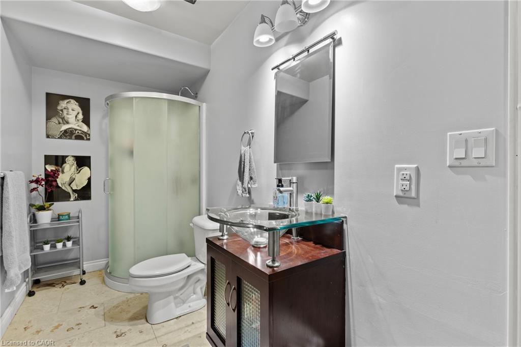 9147 Hendershot Boulevard, Niagara Falls, ON - Indoor Photo Showing Bathroom