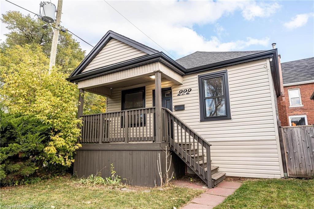 222 Kensington Avenue N, Hamilton, ON - Outdoor With Deck Patio Veranda