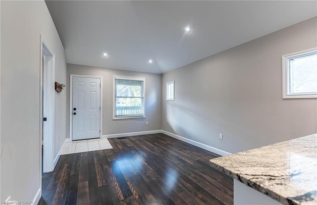 222 Kensington Avenue N, Hamilton, ON - Indoor Photo Showing Other Room