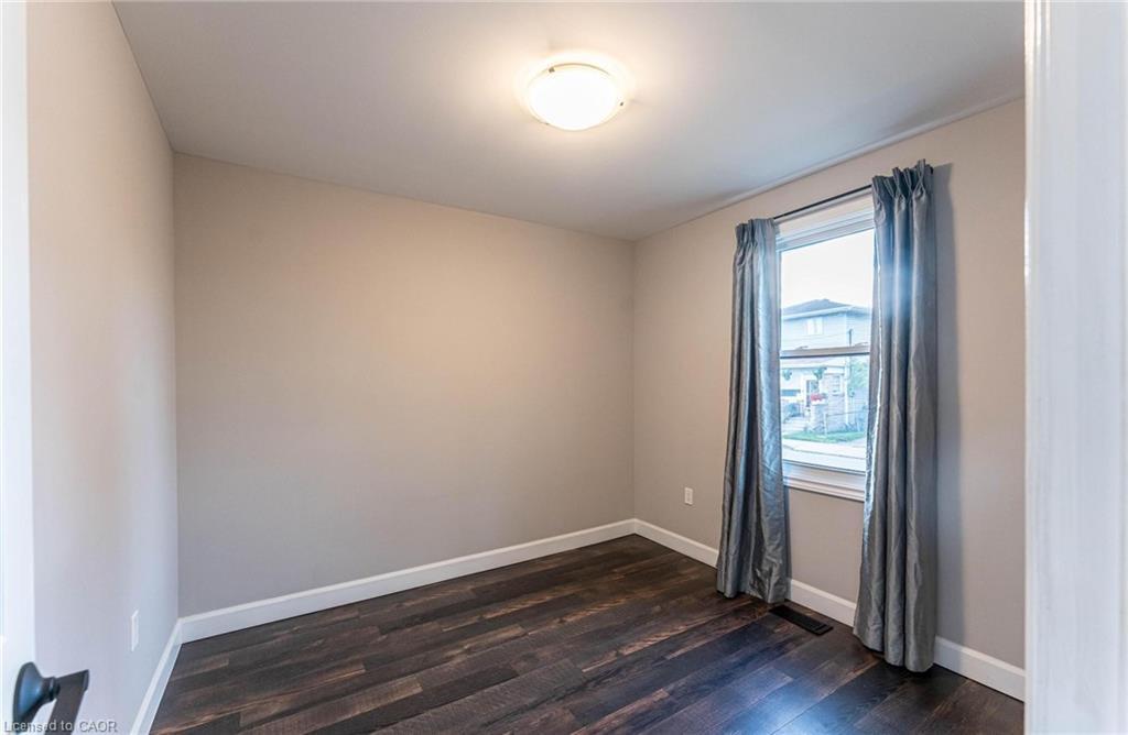 222 Kensington Avenue N, Hamilton, ON - Indoor Photo Showing Other Room