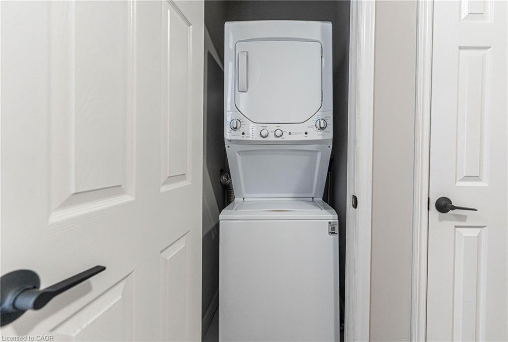 222 Kensington Avenue N, Hamilton, ON - Indoor Photo Showing Laundry Room