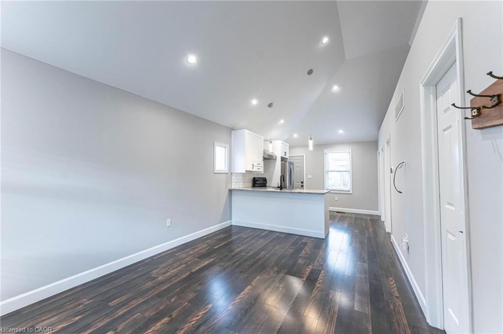 222 Kensington Avenue N, Hamilton, ON - Indoor Photo Showing Other Room