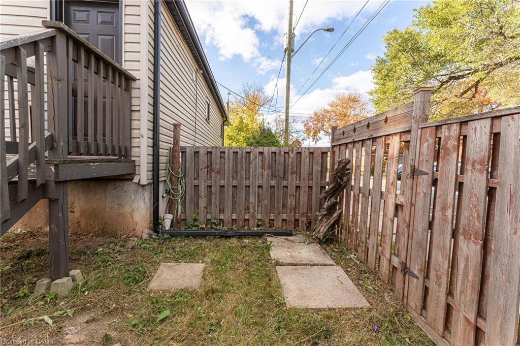 222 Kensington Avenue N, Hamilton, ON - Outdoor