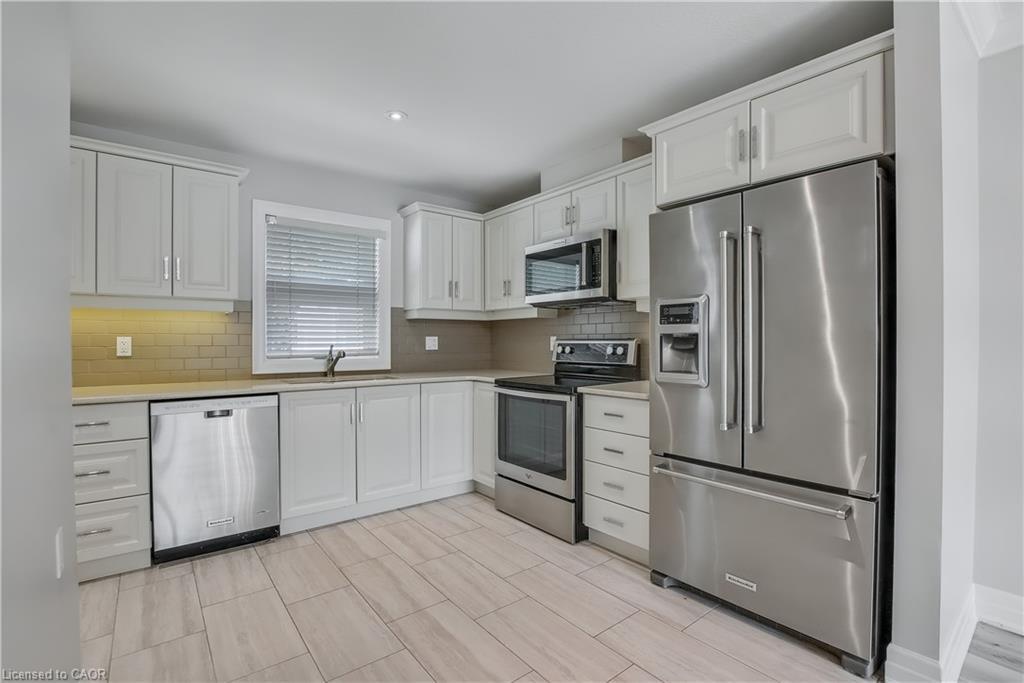 47 Szollosy Circle, Hamilton, ON - Indoor Photo Showing Kitchen