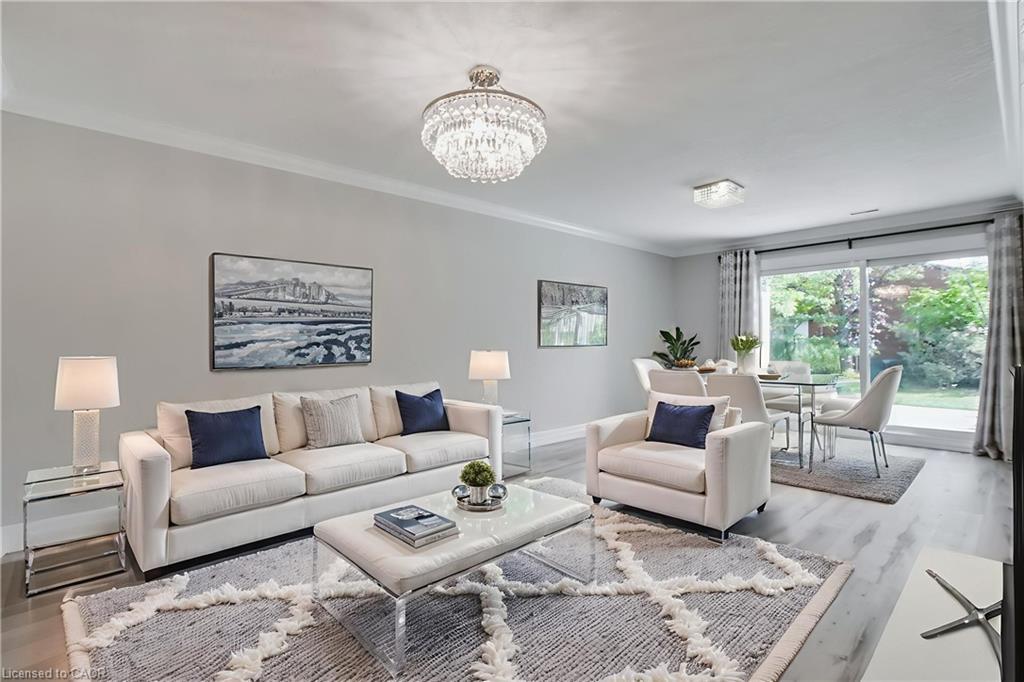 47 Szollosy Circle, Hamilton, ON - Indoor Photo Showing Living Room