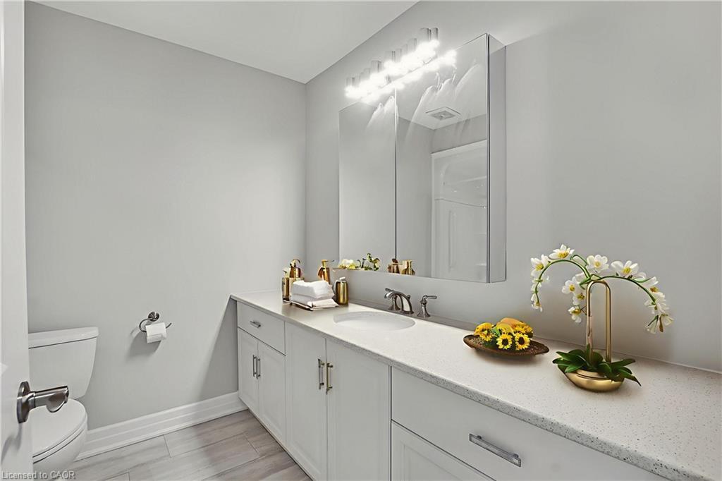 47 Szollosy Circle, Hamilton, ON - Indoor Photo Showing Bathroom