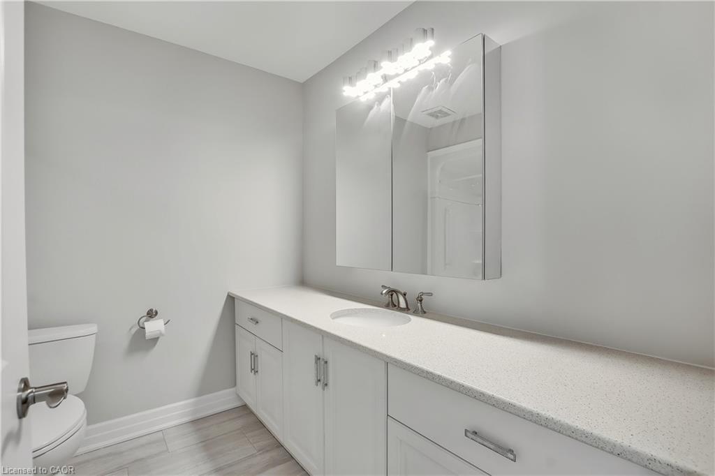 47 Szollosy Circle, Hamilton, ON - Indoor Photo Showing Bathroom