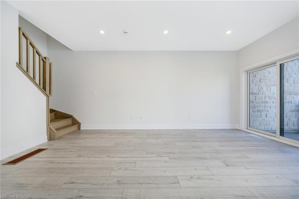 11-33 Jarvis Street, Brantford, ON - Indoor Photo Showing Other Room