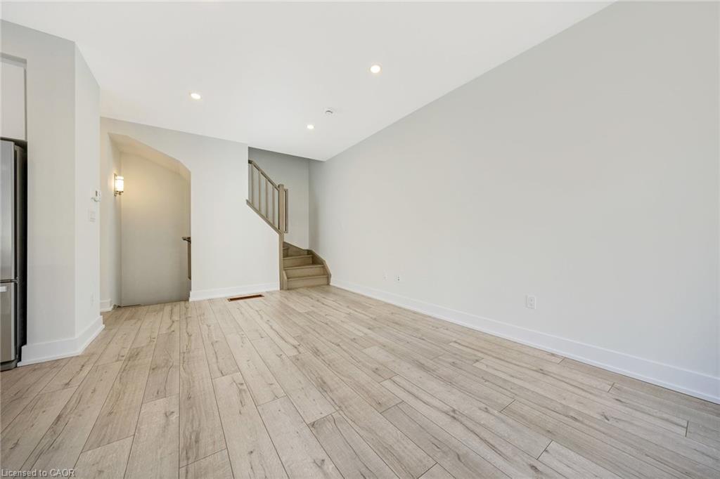 11-33 Jarvis Street, Brantford, ON - Indoor Photo Showing Other Room