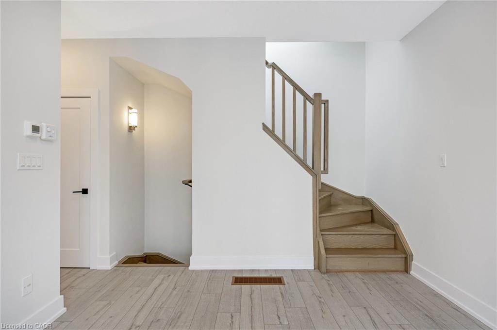 11-33 Jarvis Street, Brantford, ON - Indoor Photo Showing Other Room