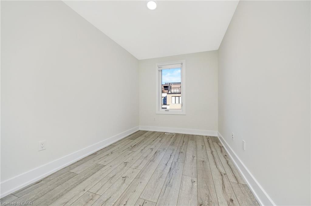 11-33 Jarvis Street, Brantford, ON - Indoor Photo Showing Other Room