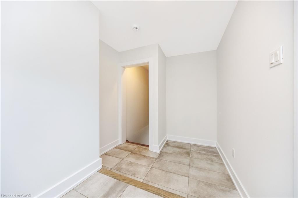 11-33 Jarvis Street, Brantford, ON - Indoor Photo Showing Other Room