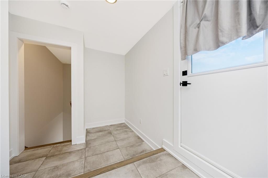 11-33 Jarvis Street, Brantford, ON - Indoor Photo Showing Other Room