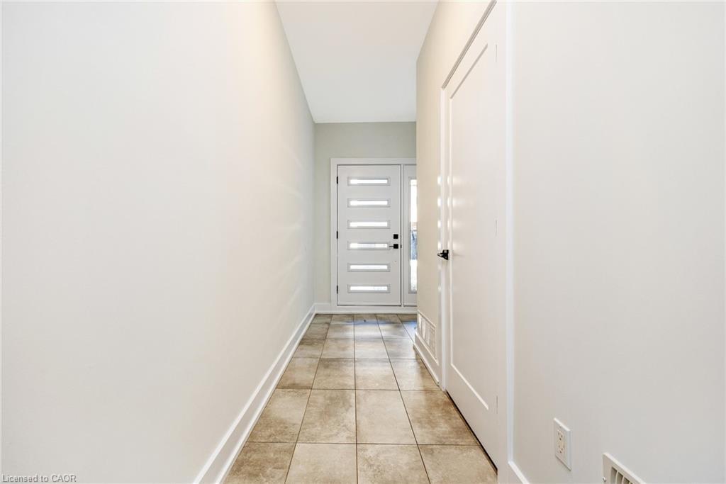 11-33 Jarvis Street, Brantford, ON - Indoor Photo Showing Other Room