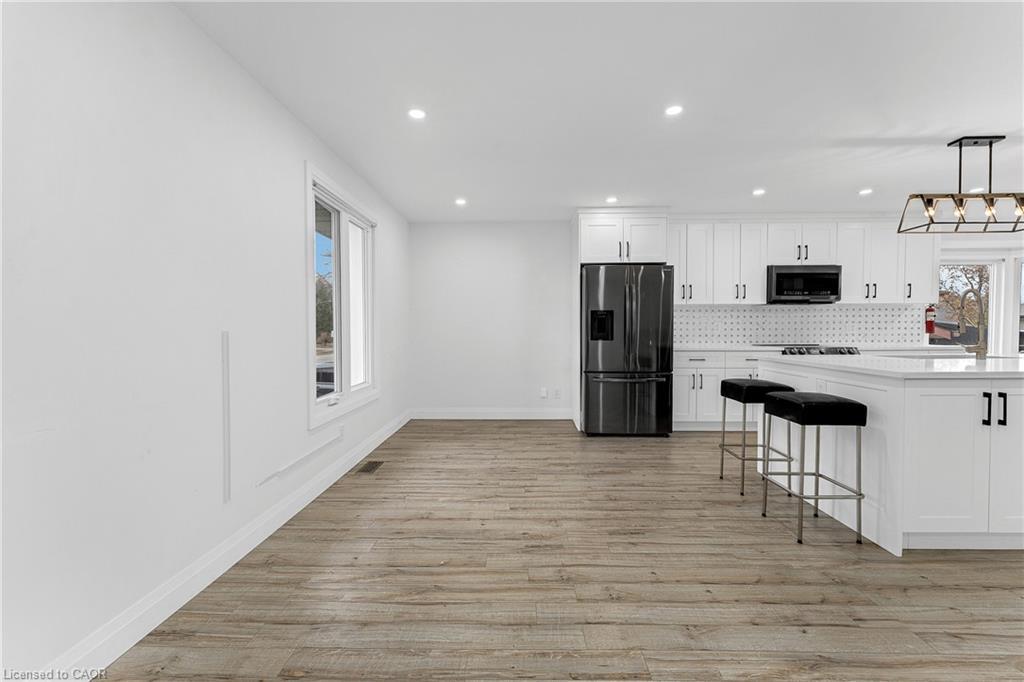 511 Gauthier Drive, Tecumseh, ON - Indoor Photo Showing Kitchen With Upgraded Kitchen