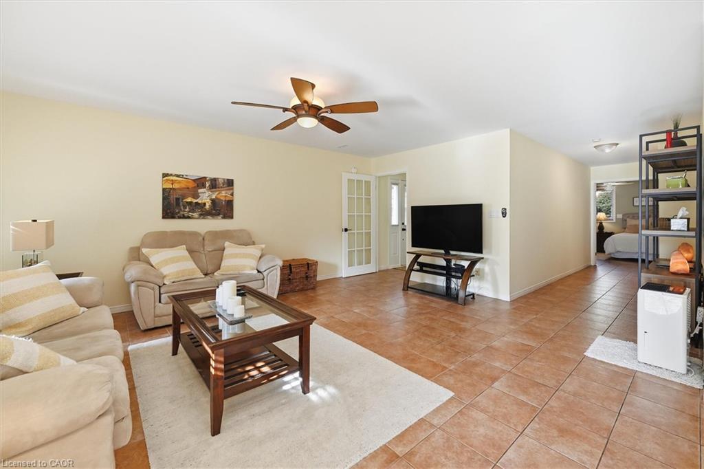 21 Arden Avenue, Hamilton, ON - Indoor Photo Showing Living Room