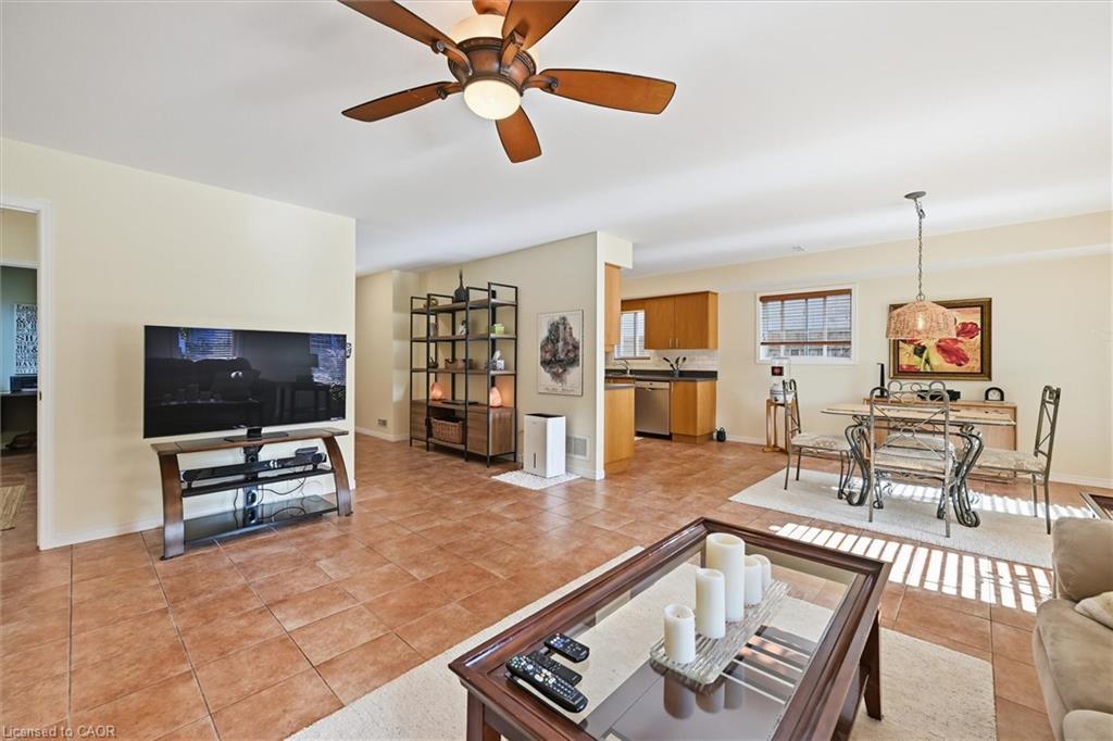 21 Arden Avenue, Hamilton, ON - Indoor Photo Showing Living Room