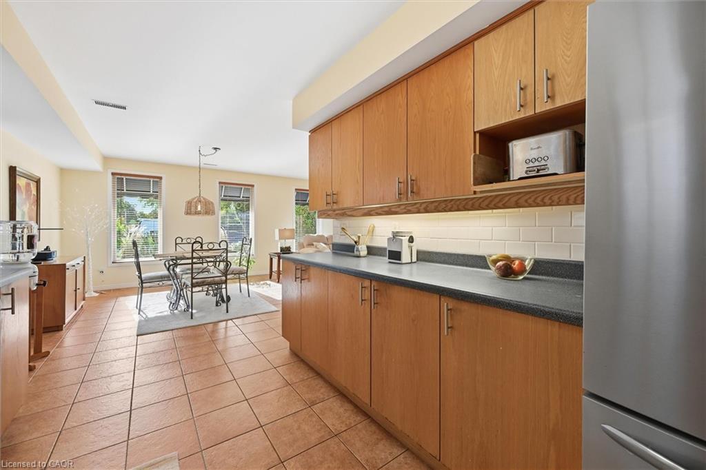 21 Arden Avenue, Hamilton, ON - Indoor Photo Showing Kitchen