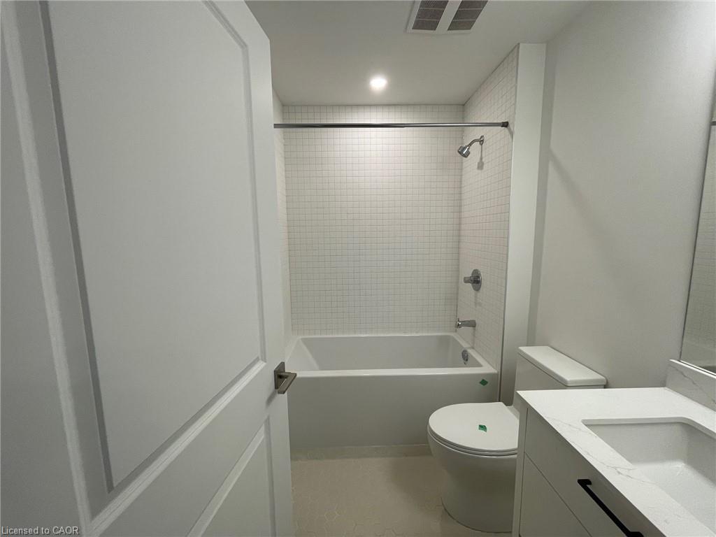 904-206 King Street W, Hamilton, ON - Indoor Photo Showing Bathroom
