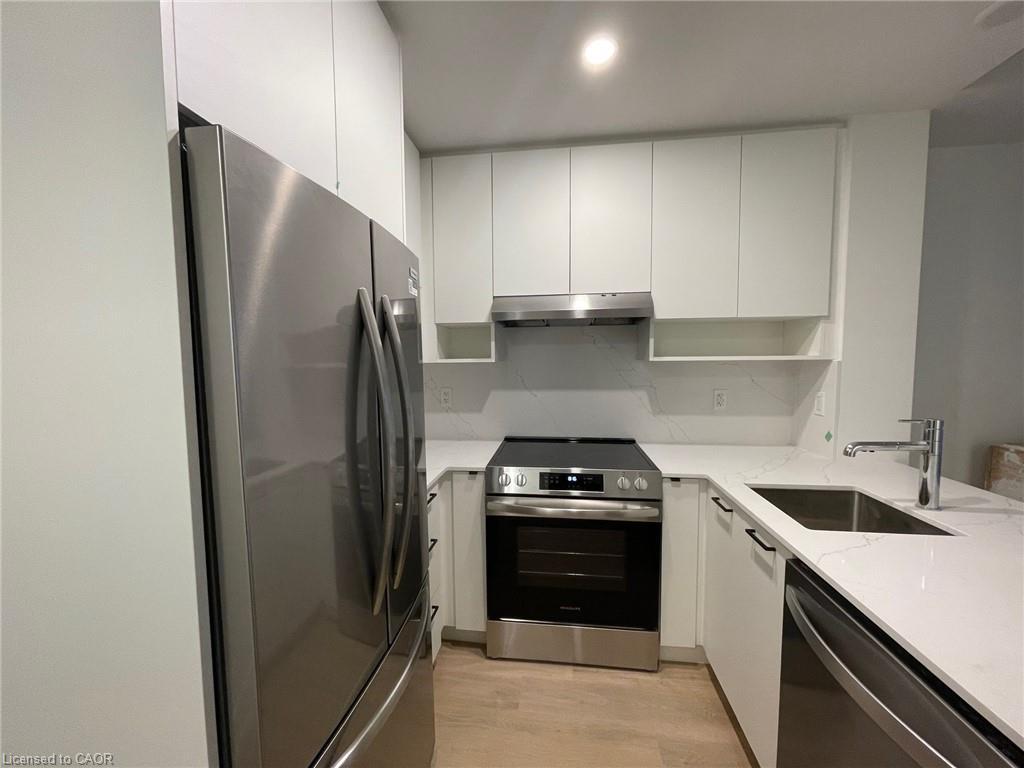 904-206 King Street W, Hamilton, ON - Indoor Photo Showing Kitchen