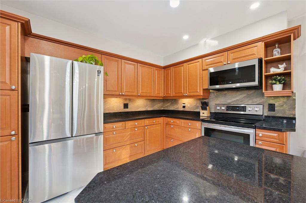 424 Clairbrook Crescent, Waterloo, ON - Indoor Photo Showing Kitchen