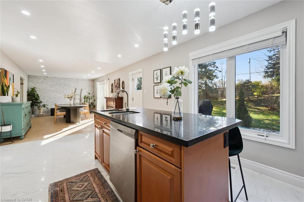 424 Clairbrook Crescent, Waterloo, ON - Indoor Photo Showing Kitchen