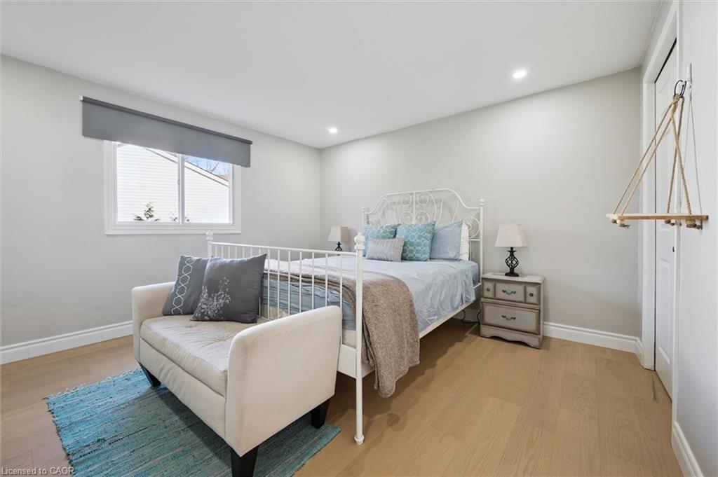 424 Clairbrook Crescent, Waterloo, ON - Indoor Photo Showing Bedroom