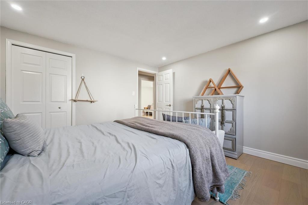 424 Clairbrook Crescent, Waterloo, ON - Indoor Photo Showing Bedroom