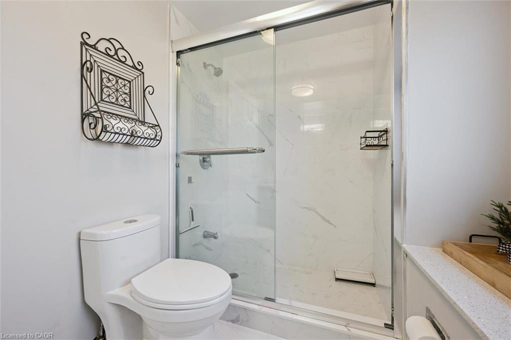 424 Clairbrook Crescent, Waterloo, ON - Indoor Photo Showing Bathroom