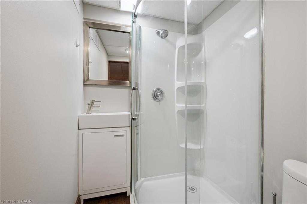 424 Clairbrook Crescent, Waterloo, ON - Indoor Photo Showing Bathroom