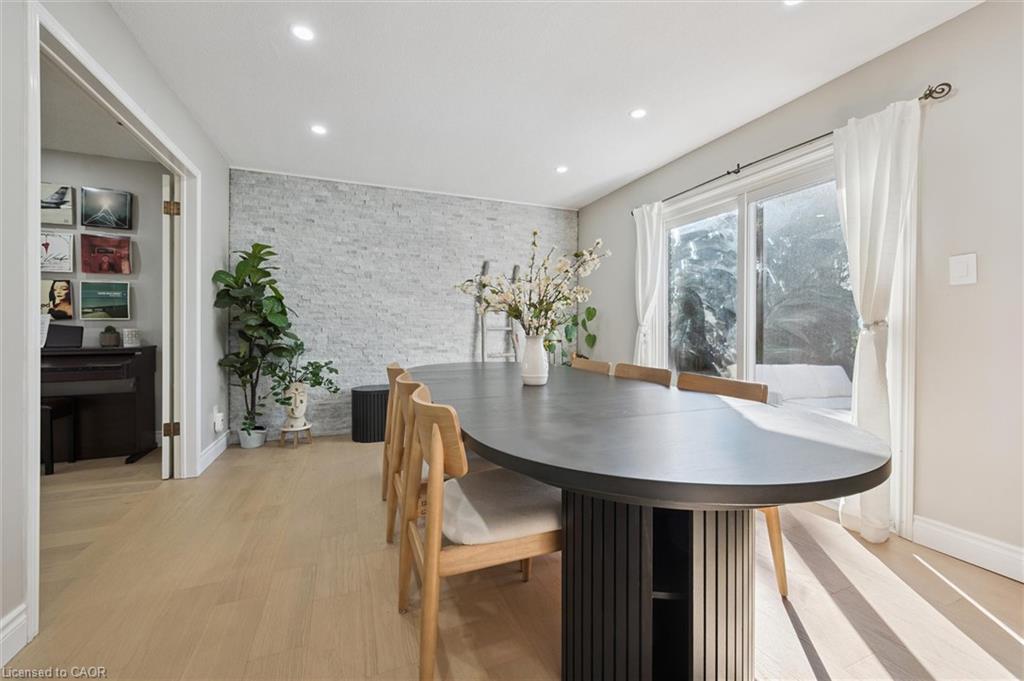 424 Clairbrook Crescent, Waterloo, ON - Indoor Photo Showing Dining Room