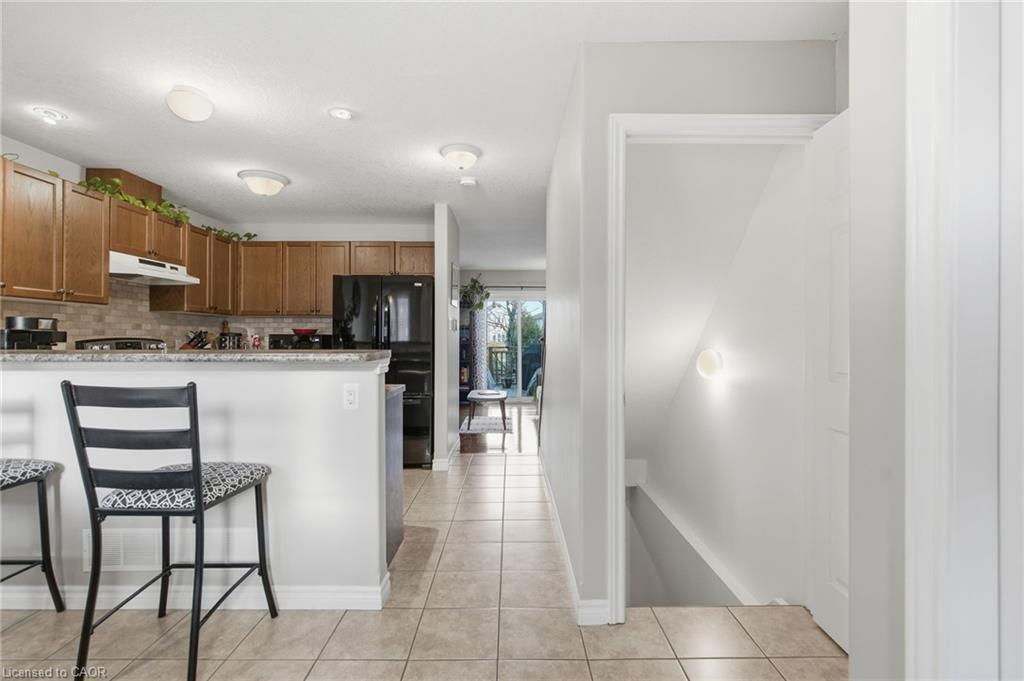 37-10 Foxglove Crescent, Kitchener, ON - Indoor Photo Showing Kitchen