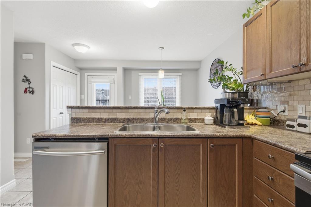 37-10 Foxglove Crescent, Kitchener, ON - Indoor Photo Showing Kitchen With Double Sink