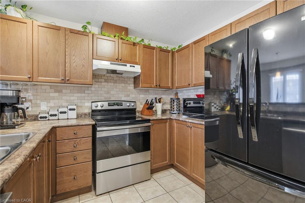 37-10 Foxglove Crescent, Kitchener, ON - Indoor Photo Showing Kitchen