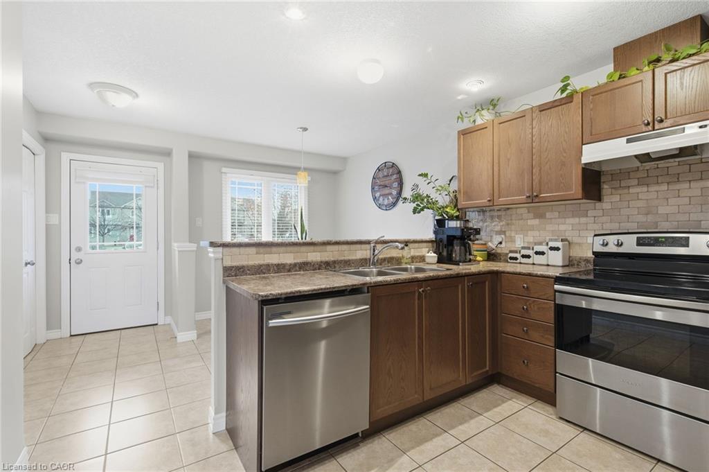 37-10 Foxglove Crescent, Kitchener, ON - Indoor Photo Showing Kitchen With Double Sink