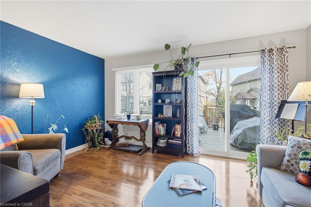 37-10 Foxglove Crescent, Kitchener, ON - Indoor Photo Showing Living Room
